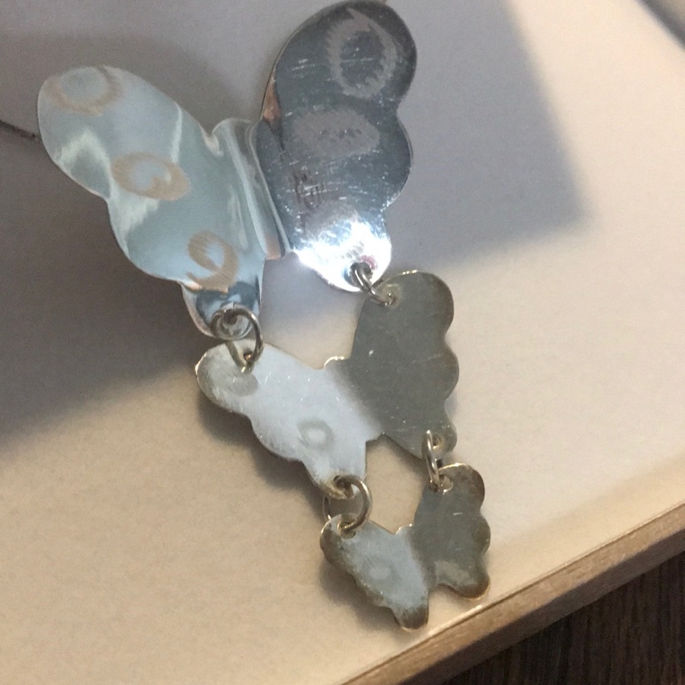 EUC Silver Butterfly Necklace - Picture 4 of 6